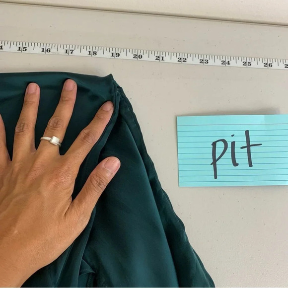 7 For All Mankind Green Satiny Cold Shoulder Ruffle Button Front Blouse Size XS - Picture 9 of 12